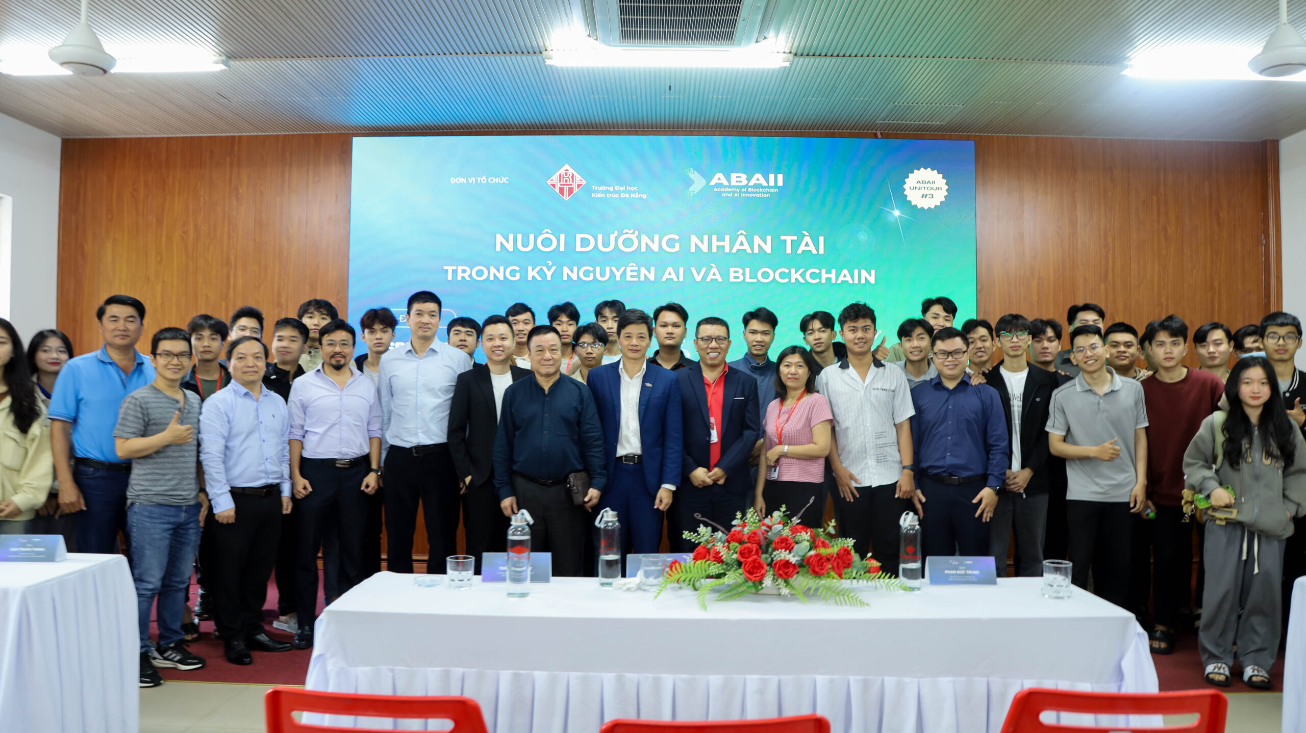 Hội thảo “Nuôi dưỡng nhân tài trong kỷ nguyên AI và Blockchain” tại trường Đại học Kiến trúc Đà Nẵng