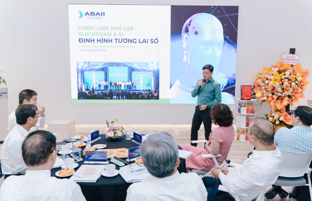 Mr. Đào Trung Thành, Deputy Director of the ABAII Academy, shared an overview of AI in Vietnam and globally with National Assembly delegates at the VBA office on June 15.