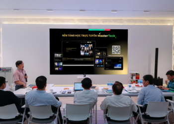 Dr. Lê Linh Lương presenting the MasterTeck platform to the ABAII scientific council.