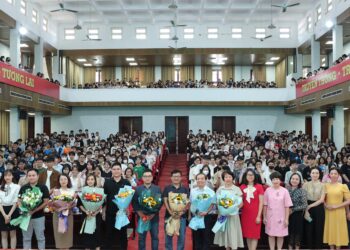 ABAII Unitour Đại học Thương mại: “Blockchain và AI tái định hình ngành logistics và chuỗi cung ứng toàn cầu”