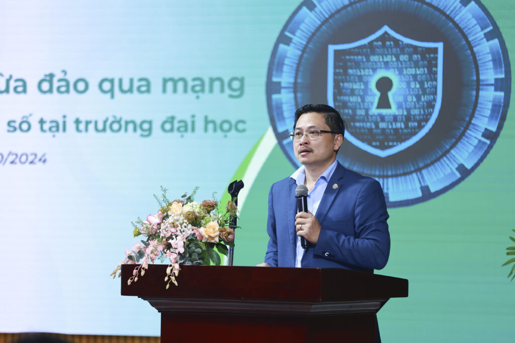 PGS.TS. Trần Việt Dũng, Phó Hiệu trưởng Đại học Luật TPHCM, phát biểu tại chương trình tập huấn an ninh mạng và phòng chống lừa đảo, ngày 14/10/2024