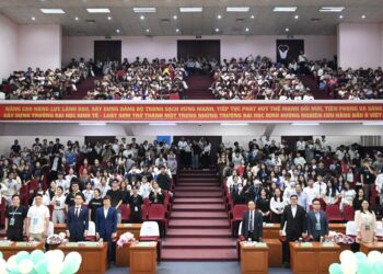 Toàn cảnh sự kiện ABAII Unitour với hơn 500 sinh viên tham gia tại Đại học Kinh tế - Luật, TPHCM.