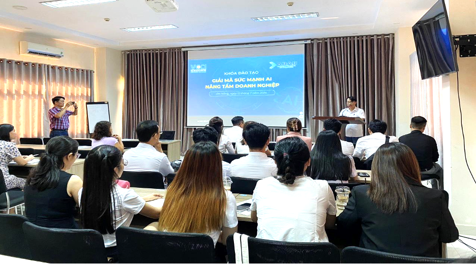 Mr. Vo Cong Khoi, Deputy Director of the AI Innovation Center (AIIC) under the ABAII Institute, delivered the opening remarks for the program.