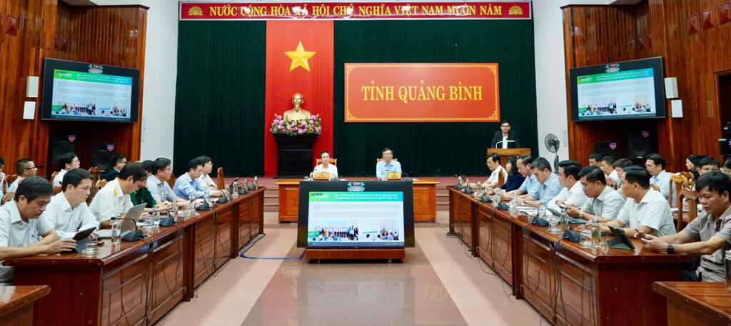 Mr. Tran Thang, Chairman of the Provincial People's Committee, Head of the Digital Transformation Steering Committee of Quang Binh Province, and Leader of the Task Force for implementing Project 06, presided over the meeting.