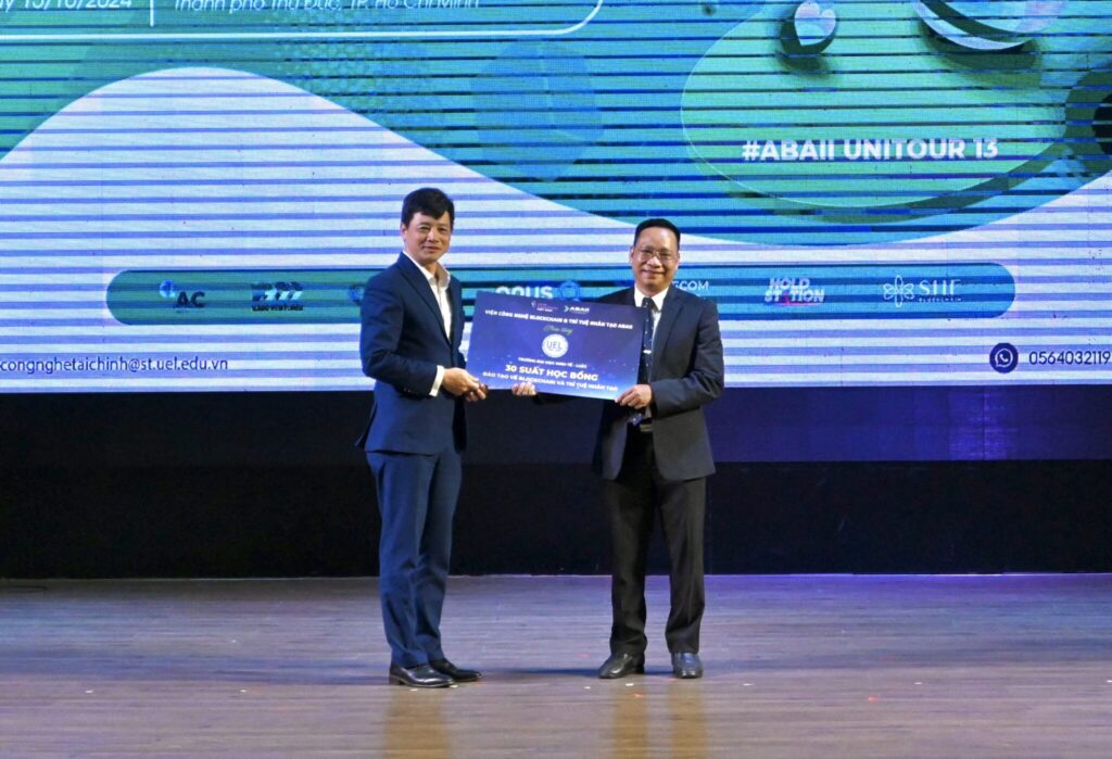 The ABAII Institute of Blockchain and Artificial Intelligence awarded 30 training scholarships in Blockchain and AI to students at the University of Economics and Law, Ho Chi Minh City, on October 15, 2024.