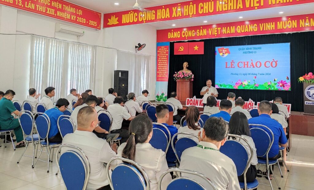 Lawyer Nguyễn Tri Thắng shared the advantages of the "AI Legal Lookup" application in raising legal awareness and disseminating legal information to the public.
