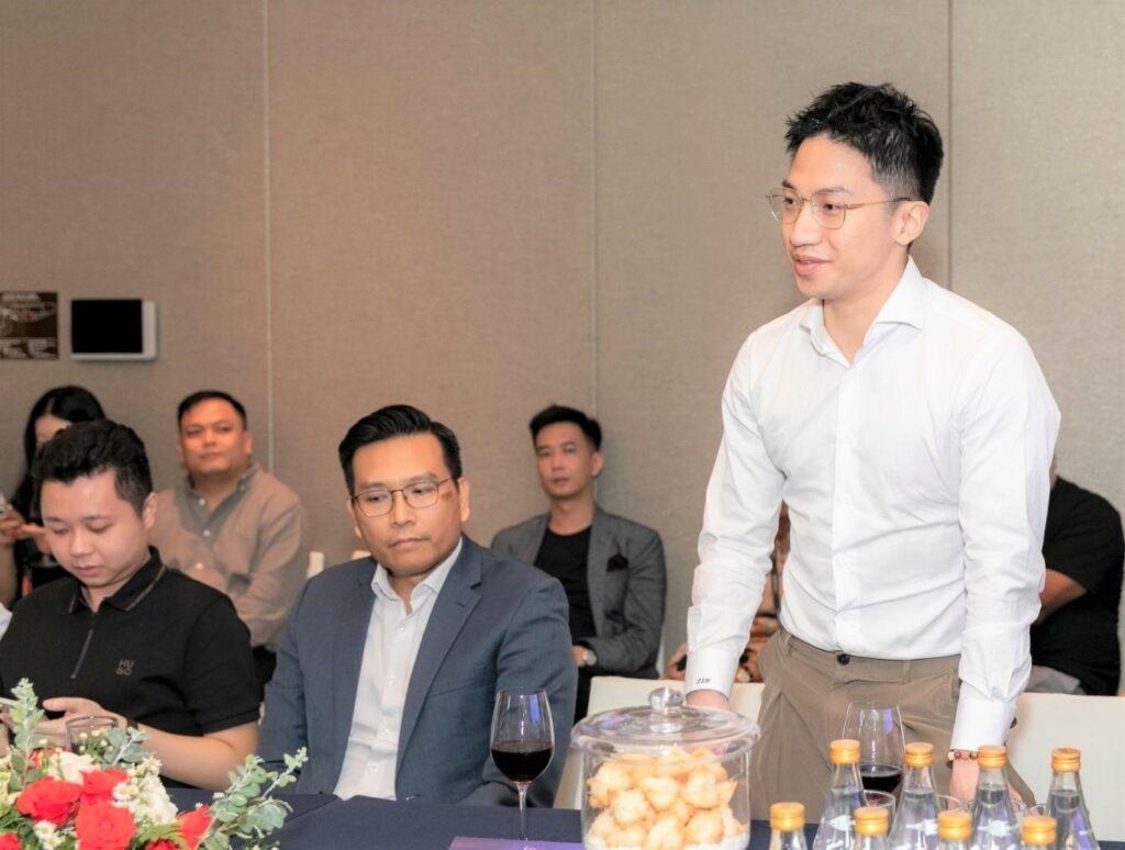 Mr. Joe Tu (in a white shirt), Global BD Director at CoinEx/ViaBTC.