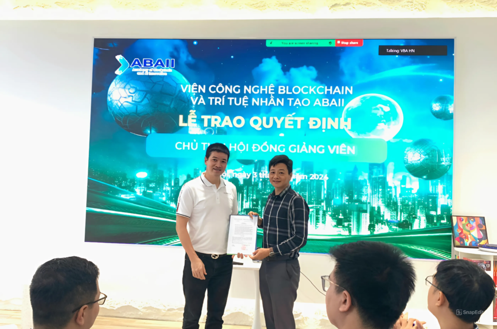 Mr. Phan Đức Trung presented the appointment decision for the position of Chairman of the Faculty Council to Mr. Đào Trung Thành, Vice Director of the ABAII Institute.