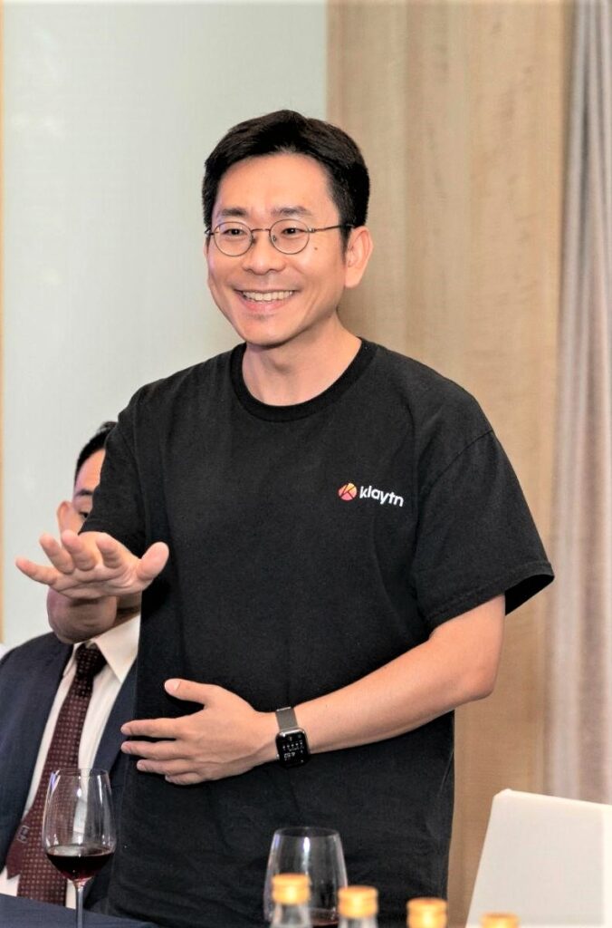 Mr. Sam Seo, Executive Director of Klaytn, shared his optimism about the future of Vietnam’s blockchain industry, noting the involvement and collaboration of top global names.