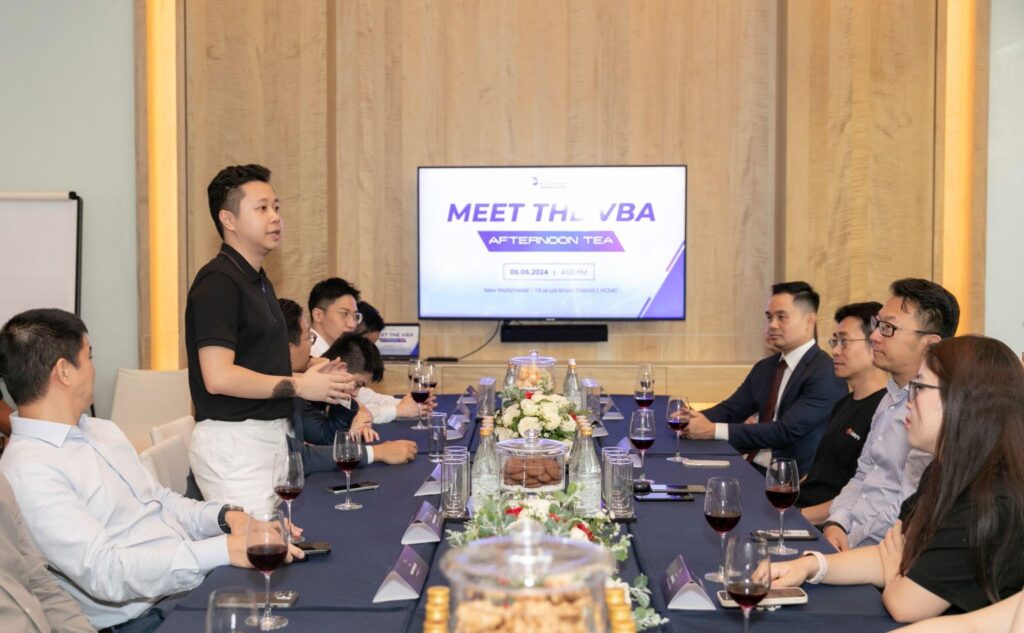 Mr. Trần Dinh, Chairman of the Fintech Application Committee, shared upcoming plans of the committee as part of VBA's joint efforts to promote the blockchain industry in Vietnam.