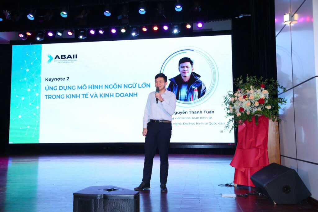 Mr. Nguyễn Thanh Tuấn cited several outstanding AI applications that effectively support students and businesses in optimizing performance across various fields.