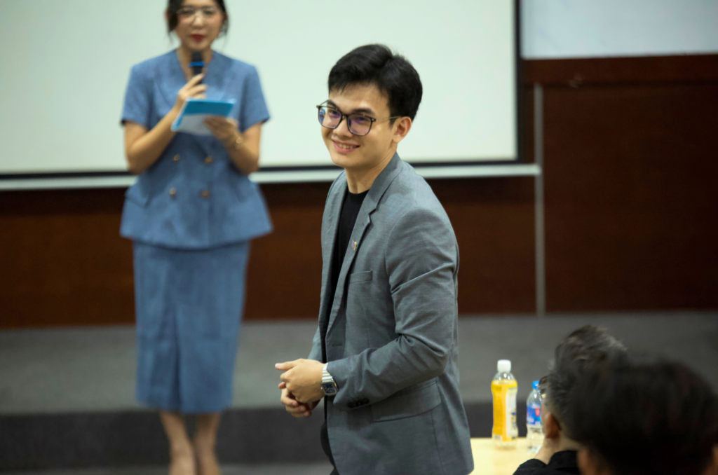 Mr. Le Anh Quoc, Business Development Director at AlphaTrue JSC, presented his views on the importance of AI skills and career opportunities in the Blockchain sector at the ABAII Unitour 15 event.