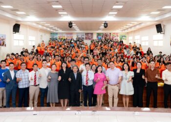 The seminar "Innovation and Application of Fintech & Blockchain Technology in the Digital Economy" received enthusiastic support and active participation from more than 400 students of Ho Chi Minh City University of Technology (Hutech).