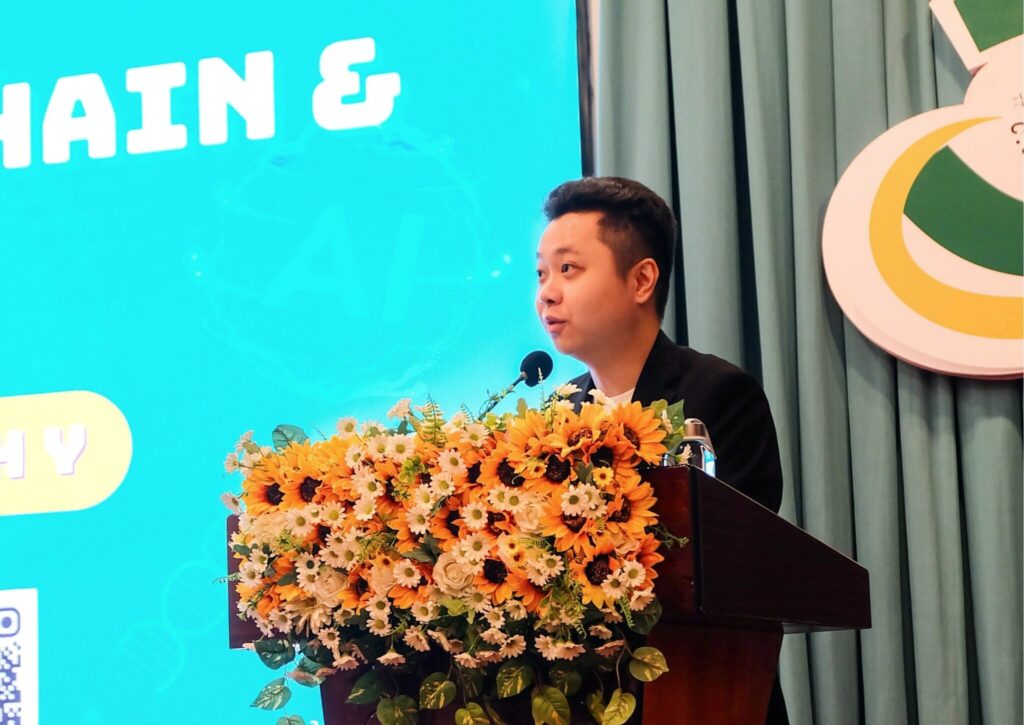 Blockchain technology has been and continues to bring about positive revolutions, profoundly transforming the operations of the healthcare industry worldwide, Mr. Trần Dinh emphasized.