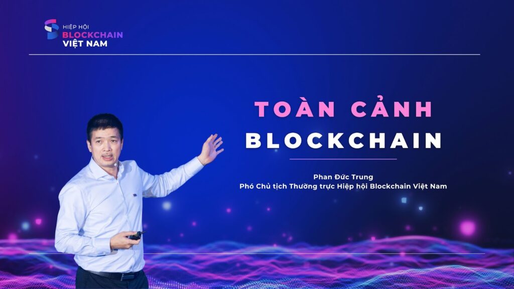 Mr. Phan Đức Trung teaches one of the fundamental courses on the blockchain industry. The photo is from a video lecture by Mr. Trung on MasterTeck.