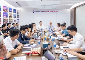 The leadership of the Vietnam Blockchain Association (VBA) welcomed the delegation from the National Assembly's Committee on Science, Technology, and Environment, led by Mr. Nguyen Phuong Tuan, Deputy Chairman of the Committee, for the second visit and working session at the Association's headquarters.