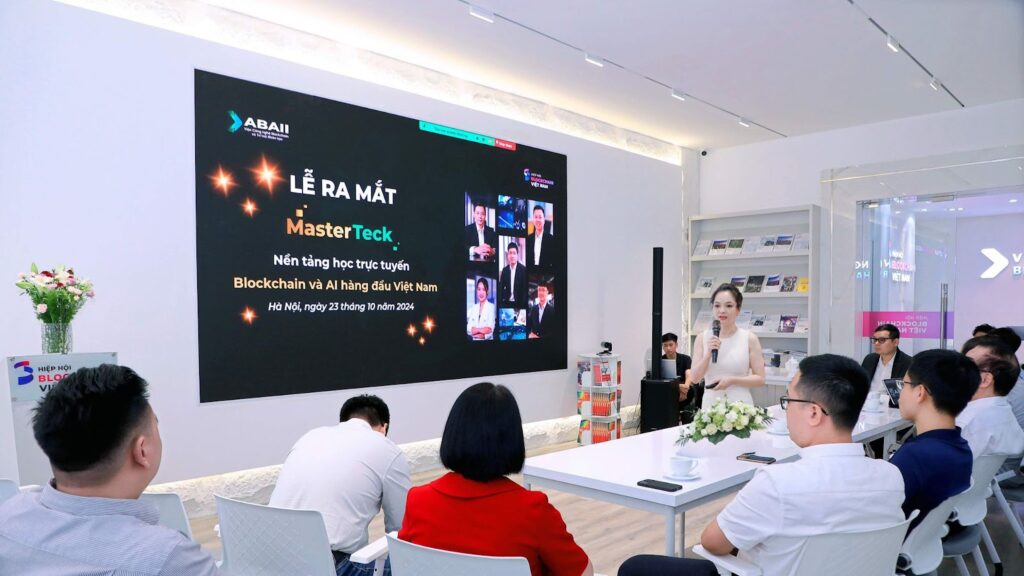 At the launch of MasterTeck, Ms. Nguyễn Vân Hiền, Deputy Director of the ABAII Institute, emphasized the goal of popularizing Blockchain and AI to 1 million Vietnamese citizens.