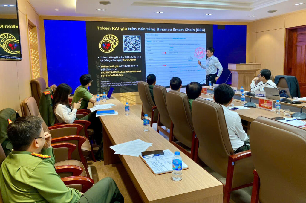 Mr. Phan Đức Trung, Standing Vice President of the Vietnam Blockchain Association, shared insights on the challenges of the Web3 financial market and highlighted some case studies, such as the KAI token (Kardiachain).