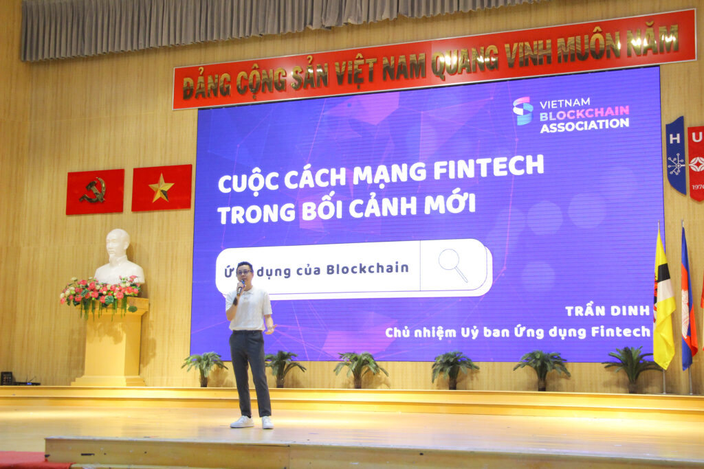 Ông Trần Huyền Dinh chia sẻ về toàn cảnh thị trường Fintech