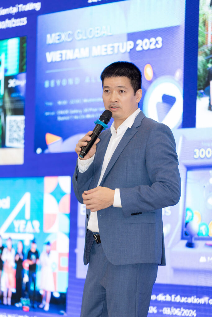 Mr. Phan Đức Trung, Executive Vice Chairman of the Vietnam Blockchain Association.