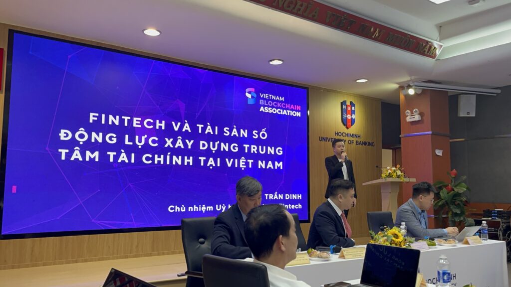 Ông Trần Huyền Dinh chia sẻ về việc Fintech được kỳ vọng sẽ là đòn bẩy quan trọng giúp Việt Nam đạt được mục tiêu tăng trưởng kinh tế hai con số vào năm 2025