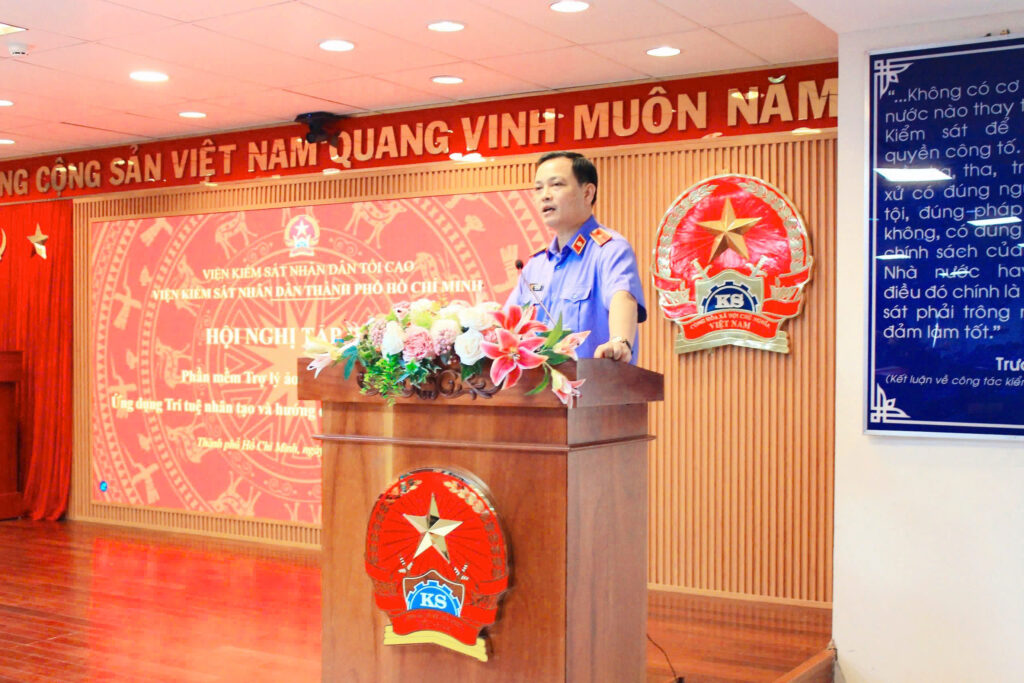 Đồng chí Lê Văn Đông, Bí thư Đảng ủy, Viện trưởng VKSND Thành phố phát biểu chỉ đạo tại Hội nghị.