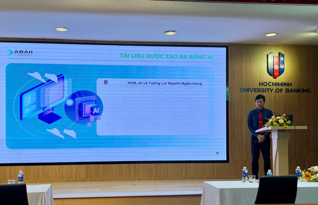Ông Đào Trung Thành chia sẻ về vai trò chiến lược của AI trong quản trị đại học hiện đại tại khoá học.