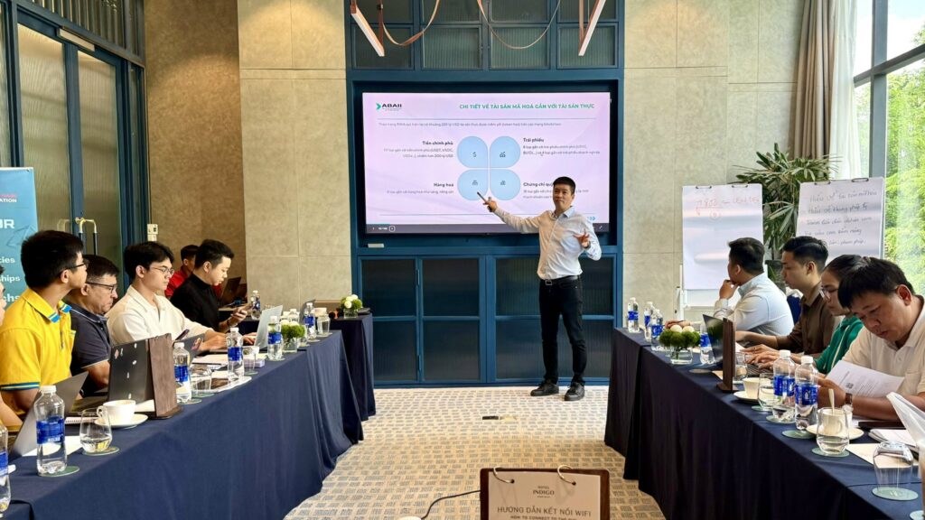 Ông Phan Đức Trung, chia sẻ về khung pháp lý tài sản mã hoá tại khoá học chuyên đề do Viện ABAII tổ chức
