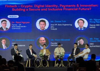 Các diễn giả trao đổi tại phiên thảo luận “Fintech - Crypto” trong khuôn khổ sự kiện French Tech Summit Vietnam 2025.