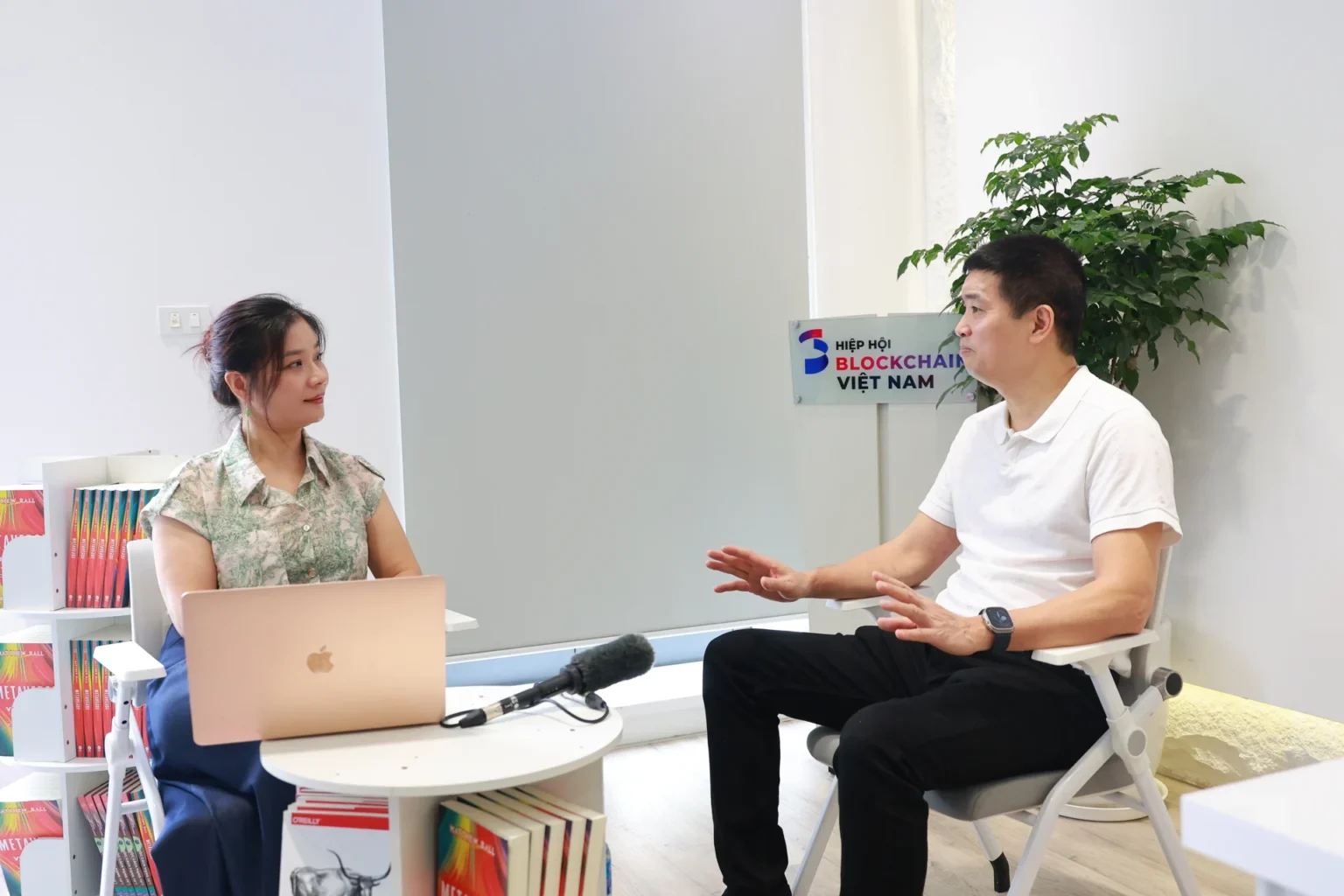 Ông Phan Đức Trung, Chủ tịch Hiệp hội Blockchain Việt Nam, Nhà sáng lập kiêm Chủ tịch Công ty 1Matrix, trong buổi trao đổi với phóng viên Báo điện tử Dân Việt.