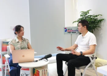 Ông Phan Đức Trung, Chủ tịch Hiệp hội Blockchain Việt Nam, Nhà sáng lập kiêm Chủ tịch Công ty 1Matrix, trong buổi trao đổi với phóng viên Báo điện tử Dân Việt.