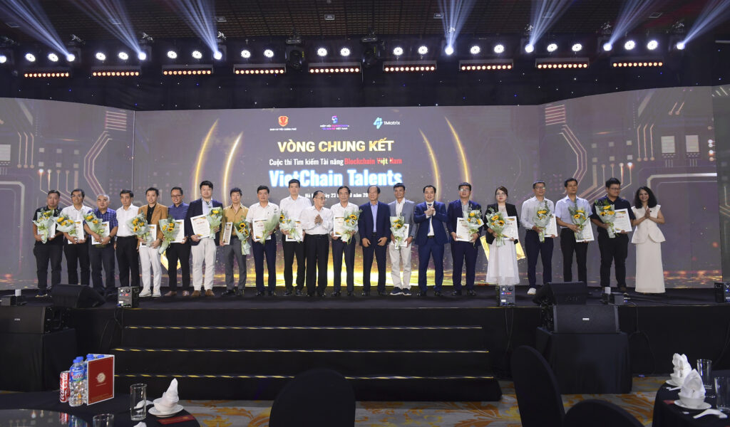 Hội đồng Giám khảo của VietChain Talents 2025 gồm 24 thành viên, đến từ các đơn vị đầu ngành trong các lĩnh vực trọng yếu