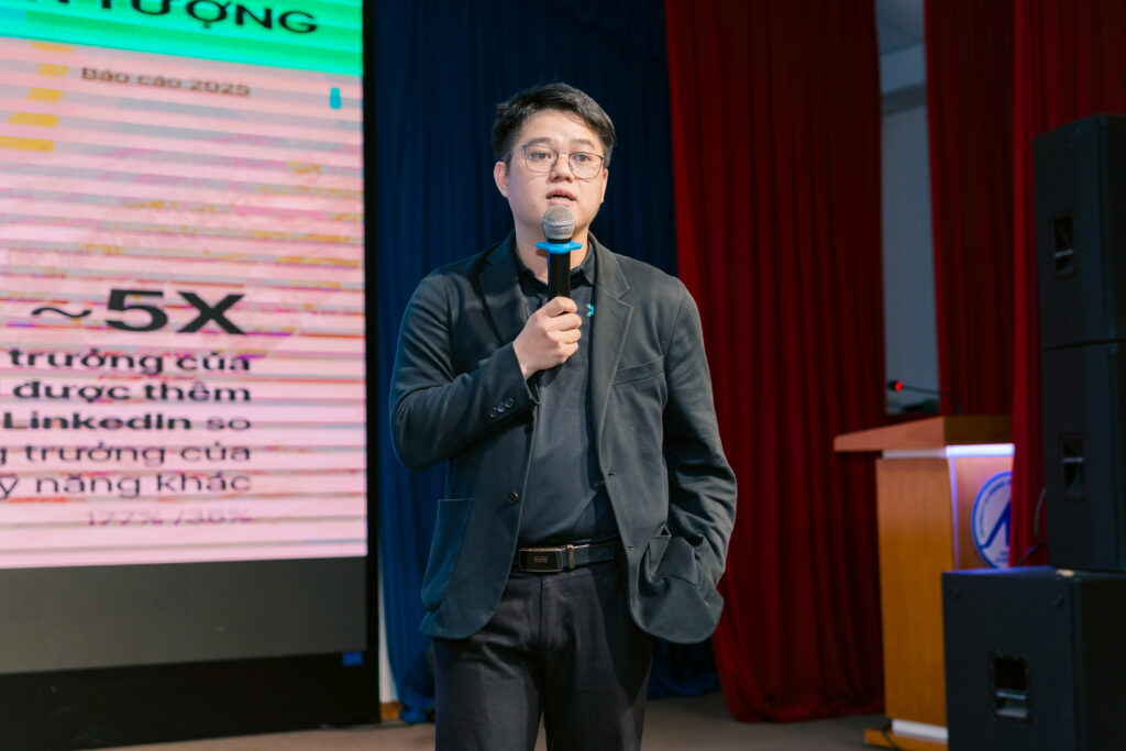 Ông Nguyễn Đăng Chí, Giảng viên Viện ABAII, chia sẻ về vai trò của trí tuệ nhân tạo trong phát triển kỹ năng nghề nghiệp và tư duy sáng tạo của sinh viên.