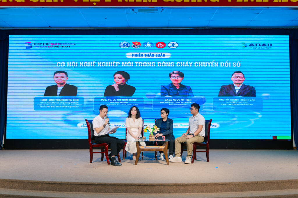 Phiên thảo luận “Cơ hội nghề nghiệp mới trong dòng chảy chuyển đổi số” thu hút sự quan tâm đặc biệt của sinh viên Trường Đại học Tài chính - Marketing