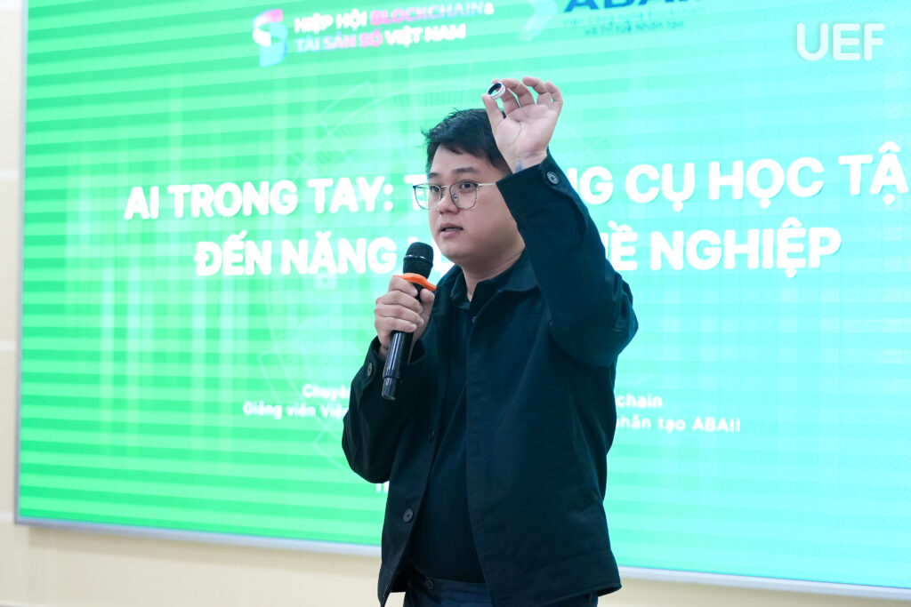 Ông Nguyễn Đăng Chí phân tích xu hướng ứng dụng Trí tuệ Nhân tạo (AI) trong nâng cao năng suất lao động và định hình kỹ năng nghề nghiệp tương lai.