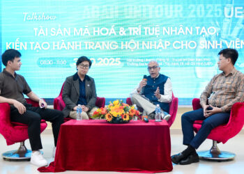 Các diễn giả tham gia phiên thảo luận “Hành trang số cho sinh viên - Bản lĩnh vững vàng trong thời đại mới”, trao đổi về cơ hội, kỹ năng và tư duy hội nhập trong kỷ nguyên Blockchain và AI.