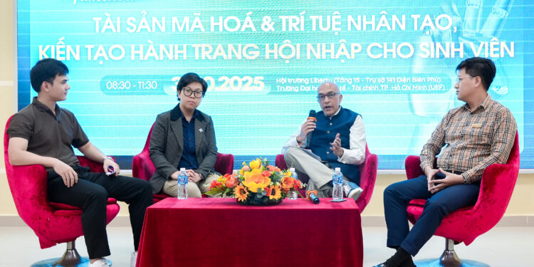 Các diễn giả tham gia phiên thảo luận “Hành trang số cho sinh viên - Bản lĩnh vững vàng trong thời đại mới”, trao đổi về cơ hội, kỹ năng và tư duy hội nhập trong kỷ nguyên Blockchain và AI.