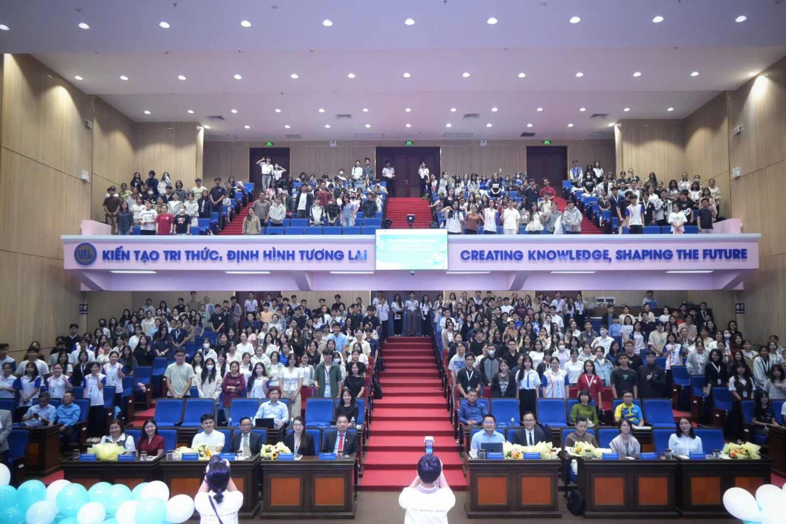 Toàn cảnh hội thảo “Công nghệ Blockchain và Tài sản mã hoá: Thách thức an toàn và triển vọng nghề nghiệp”, thu hút hơn 500 sinh viên và giảng viên UEL tham dự.