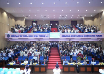 Toàn cảnh hội thảo “Công nghệ Blockchain và Tài sản mã hoá: Thách thức an toàn và triển vọng nghề nghiệp”, thu hút hơn 500 sinh viên và giảng viên UEL tham dự.