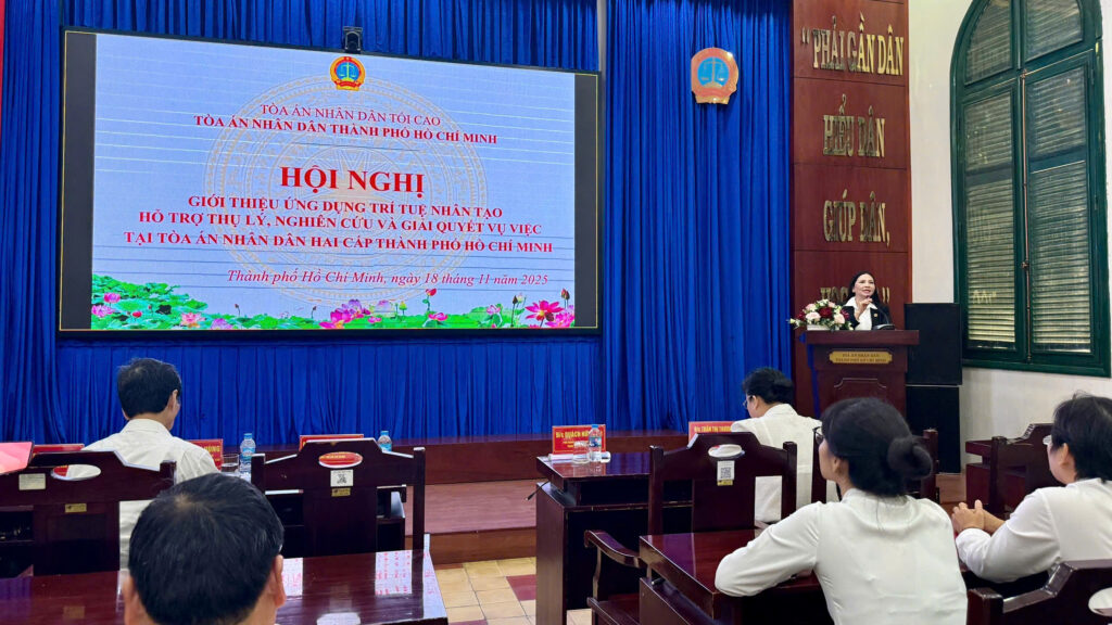 Bà Nguyễn Thị Thùy Dung phát biểu khai mạc tại buổi giới thiệu ứng dụng AI hỗ trợ nghiên cứu và xét xử.