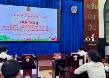 Bà Nguyễn Thị Thùy Dung phát biểu khai mạc tại buổi giới thiệu ứng dụng AI hỗ trợ nghiên cứu và xét xử.