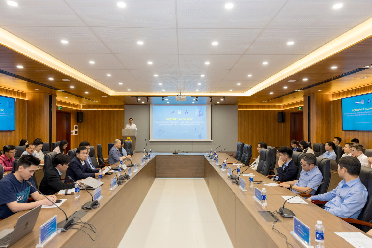 GS.TS Mai Thanh Phong, Hiệu trưởng Trường Đại học Bách khoa - ĐHQG TP.HCM, phát biểu về định hướng phát triển nguồn lực và hạ tầng công nghệ chiến lược.