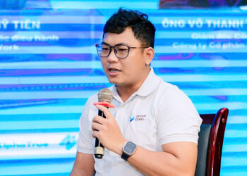 Ông Võ Thanh Thiên Toán, Giám đốc Công nghệ Công ty Cổ phần Decom Stars, chia sẻ về hai công nghệ VERA và SIFAI được phát triển cho nền tảng AI Tra Cứu Luật Pro.