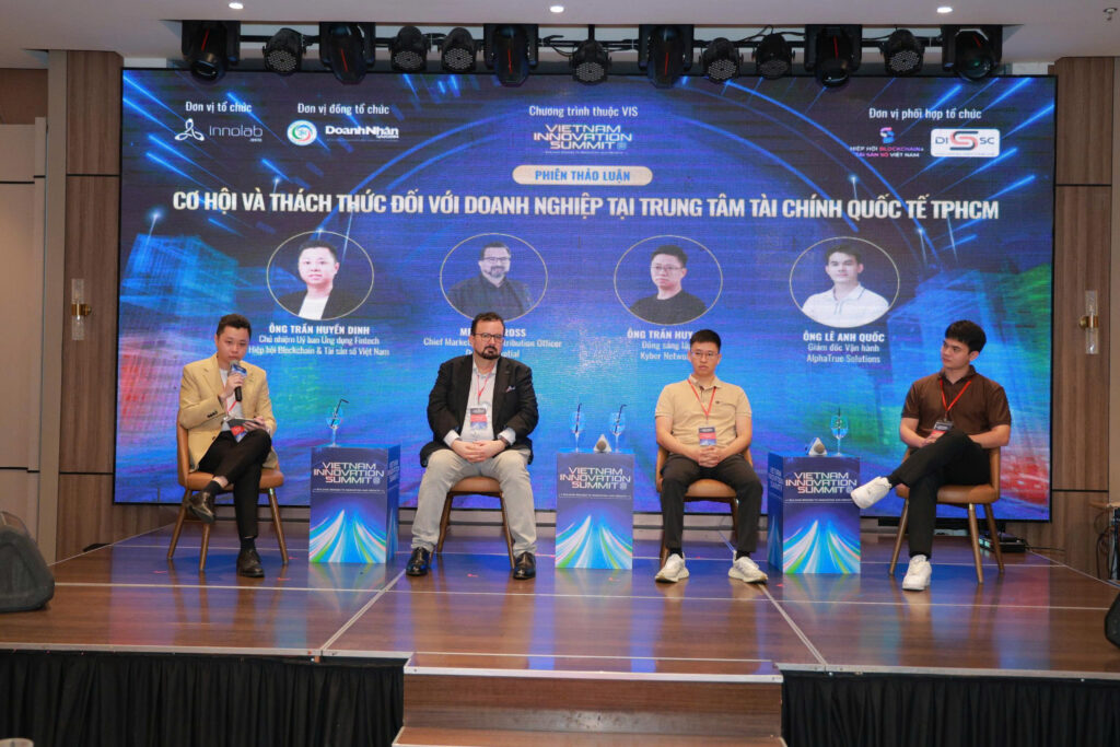 Phiên thảo luận “Cơ hội và thách thức cho doanh nghiệp tại Trung tâm tài chính quốc tế TPHCM” diễn ra trong khuôn khổ sự kiện VIS 2025.