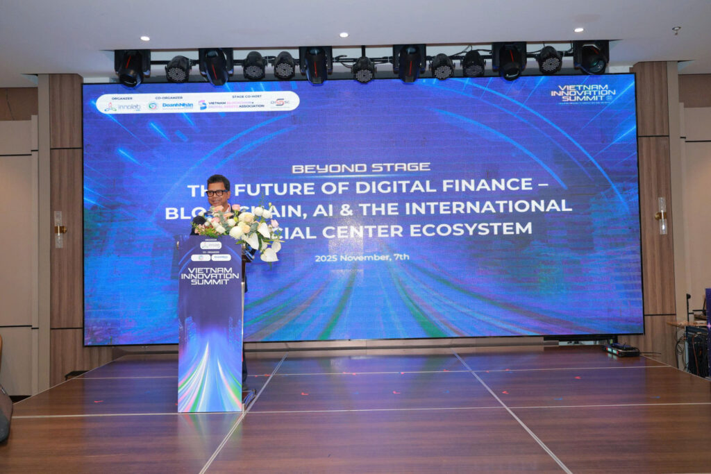 Ông Anirban Roy, Senior Partner InnoLab Asia, phát biểu khai mạc Diễn đàn “Thúc đẩy trung tâm tài chính quốc tế TPHCM - Cơ hội và thách thức cho doanh nghiệp”