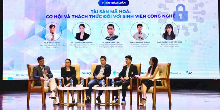 CafeF: Ngành nghề được dự báo sẽ ‘hái ra tiền’ trong tương lai, có nơi trả lương lên đến 148.000 USD/năm: Việt Nam sẽ cần khoảng 200.000 nhân sự trong 3 năm tới