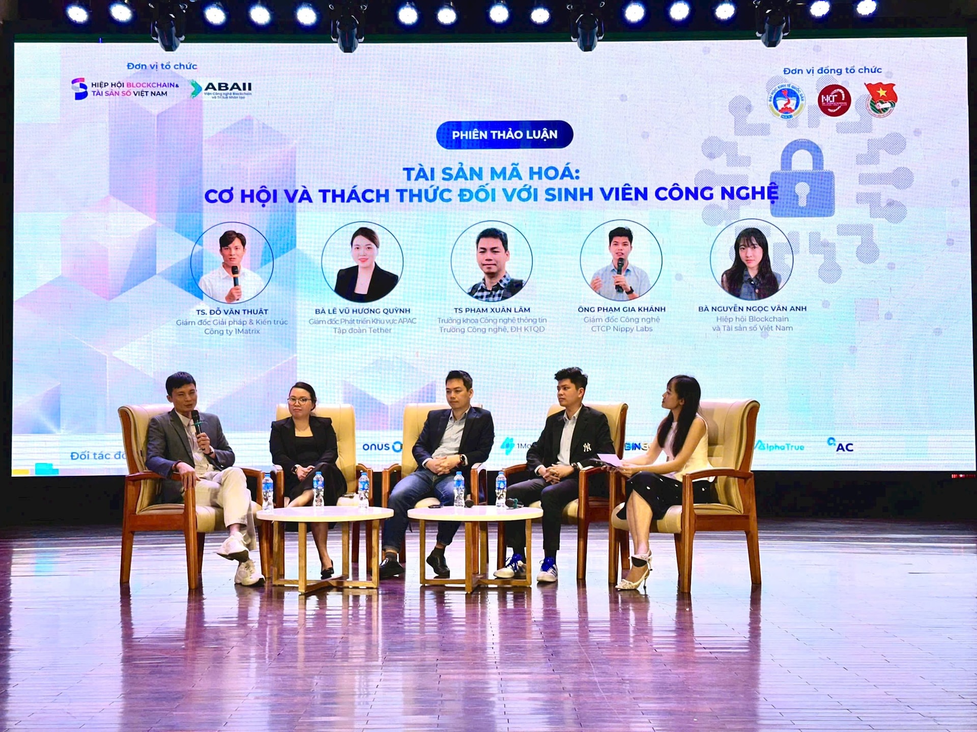 Ngành nghề được dự báo sẽ 'hái ra tiền' trong tương lai, có nơi trả lương lên đến 148.000 USD/năm: Việt Nam sẽ cần khoảng 200.000 nhân sự trong 3 năm tới- Ảnh 3. Ngành nghề được dự báo sẽ 'hái ra tiền' trong tương lai, có nơi trả lương lên đến 148.000 USD/năm: Việt Nam sẽ cần khoảng 200.000 nhân sự trong 3 năm tới- Ảnh 3.