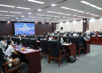 Toàn cảnh hội thảo “Thúc đẩy ứng dụng và phát triển công nghệ blockchain tại TP. Đà Nẵng đến năm 2030” quy tụ đại diện cơ quan quản lý, chuyên gia và doanh nghiệp thảo luận về định hướng xây dựng hạ tầng blockchain cho đô thị.