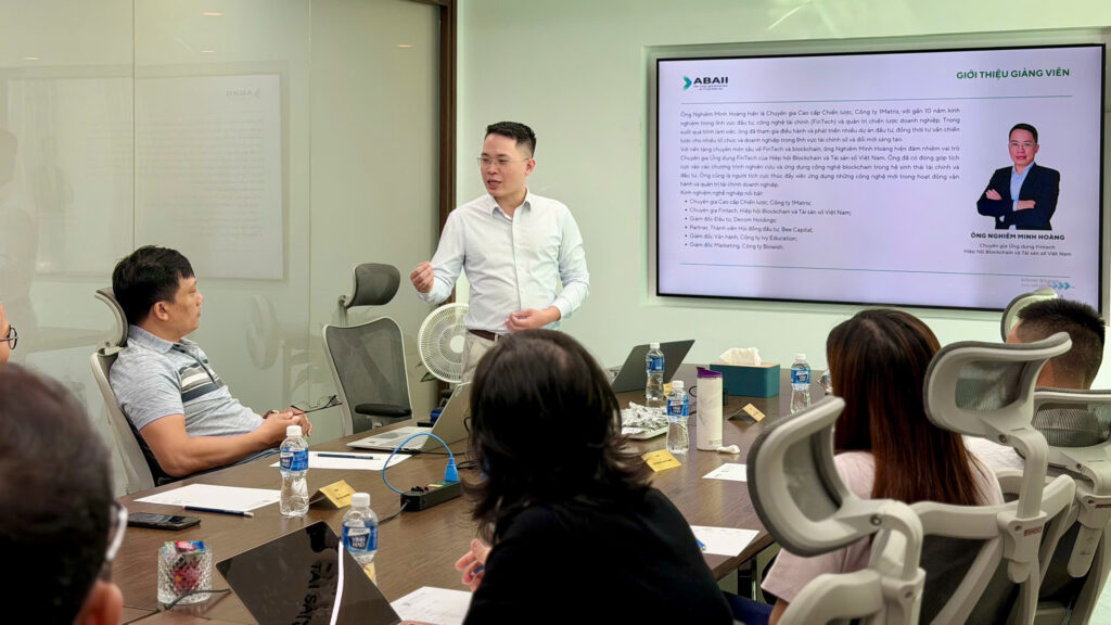 Ông Nghiêm Minh Hoàng chia sẻ về xu hướng đầu tư và ứng dụng blockchain trong lĩnh vực tài chính - ngân hàng.