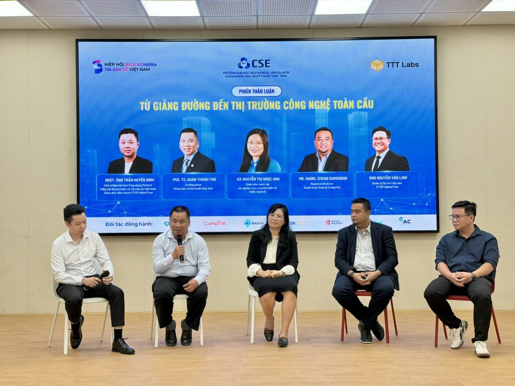 Phiên thảo luận “Từ giảng đường đến thị trường công nghệ toàn cầu” mang đến góc nhìn từ nhà trường và doanh nghiệp về yêu cầu mới đối với nguồn nhân lực trong kỷ nguyên AI, blockchain và Web3.
